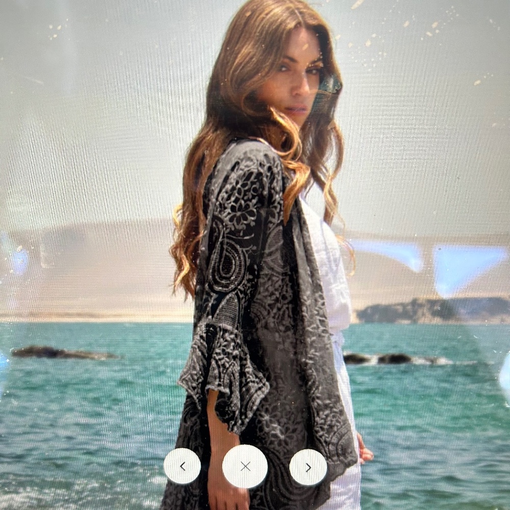 Beautiful Dark Gray Arianthe Embroidered Silk Duster.   XL